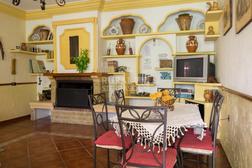 Acogedora Vivienda Rural en Jodar, con piscina vallada, aire acondicionado y barbacoa - Imagen 23
