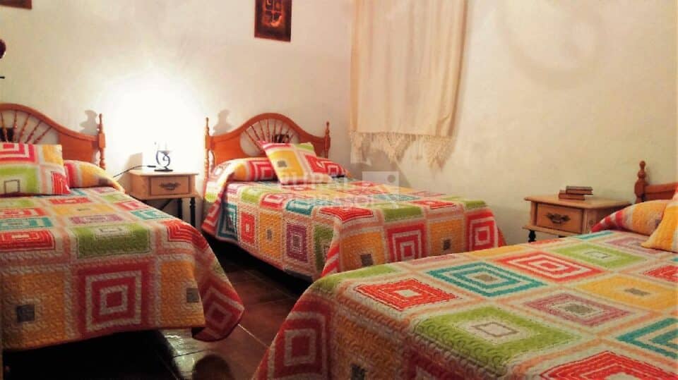 Acogedora Vivienda Rural en Jodar, con piscina vallada, aire acondicionado y barbacoa - Imagen 8