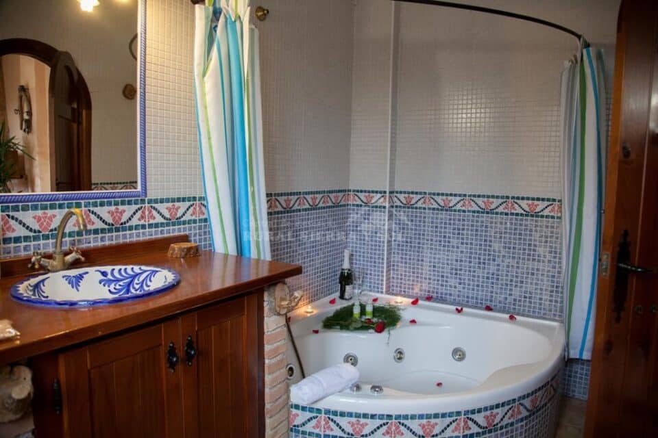 Maravillosa Casa Rural en Hinojares, con aire acondicionado, bañera hidromasaje y wifi - Imagen 18