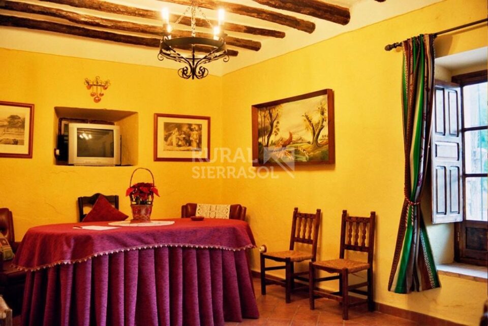 Maravillosa Casa Rural en Palenciana, con preciosos jardines, piscina - Imagen 16