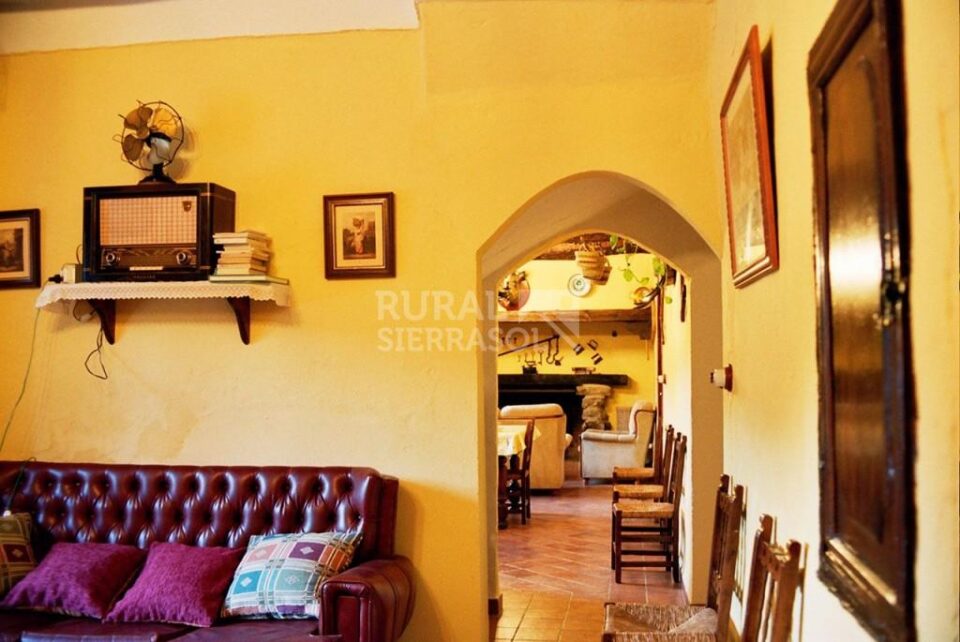 Maravillosa Casa Rural en Palenciana, con preciosos jardines, piscina - Imagen 17