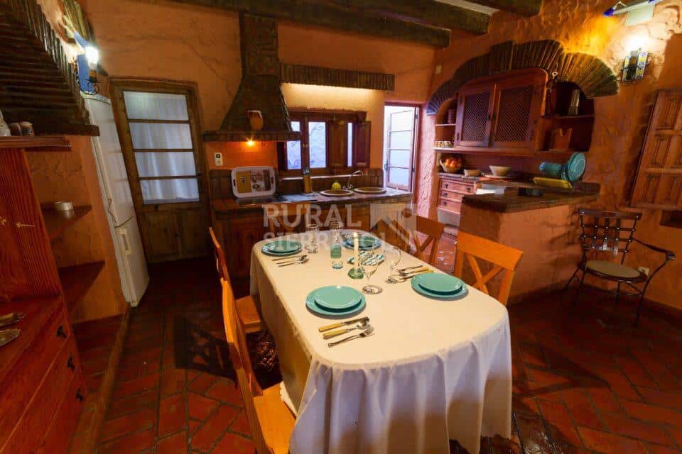 Gran Casa Rural en Benaocaz con piscina y chimenea - Imagen 25