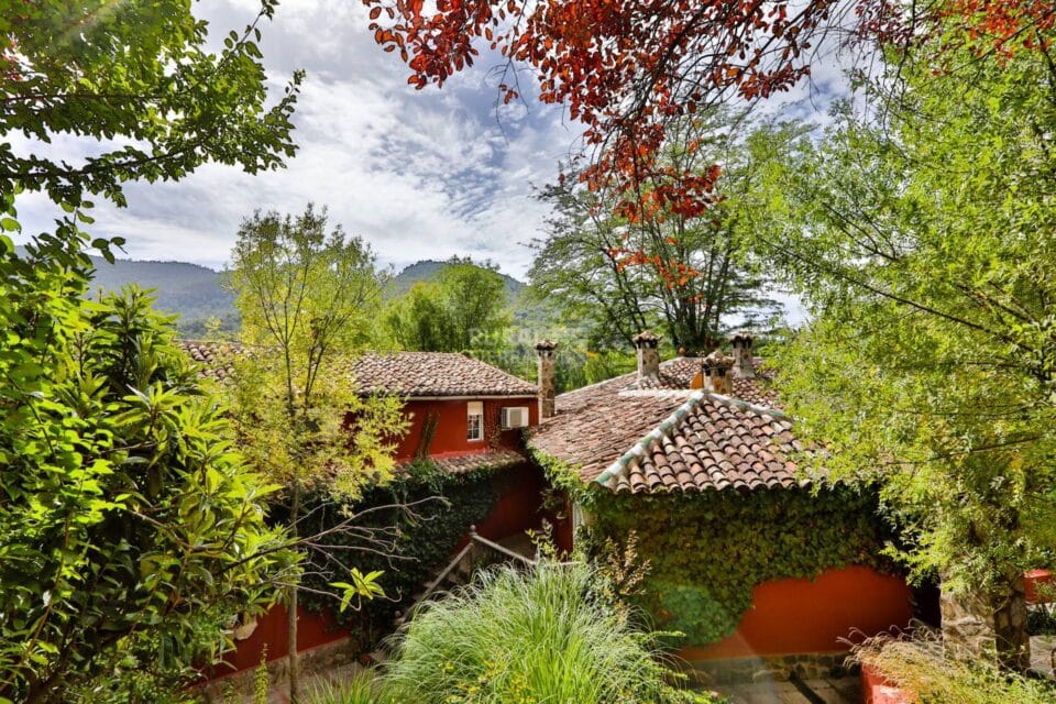 Acogedora Casa Rural en Coto Ríos, con piscina, amplios jardines y wifi - Imagen 8