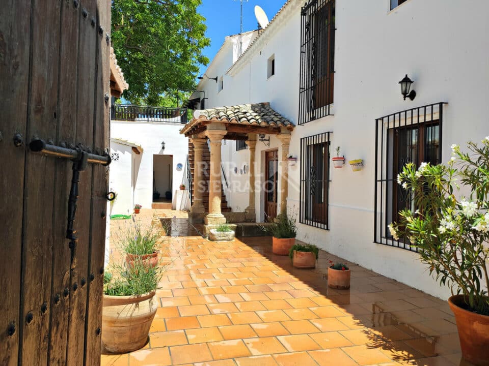 Espléndido Alojamiento Rural en Alcalá la Real, con piscina y wifi - Imagen 9