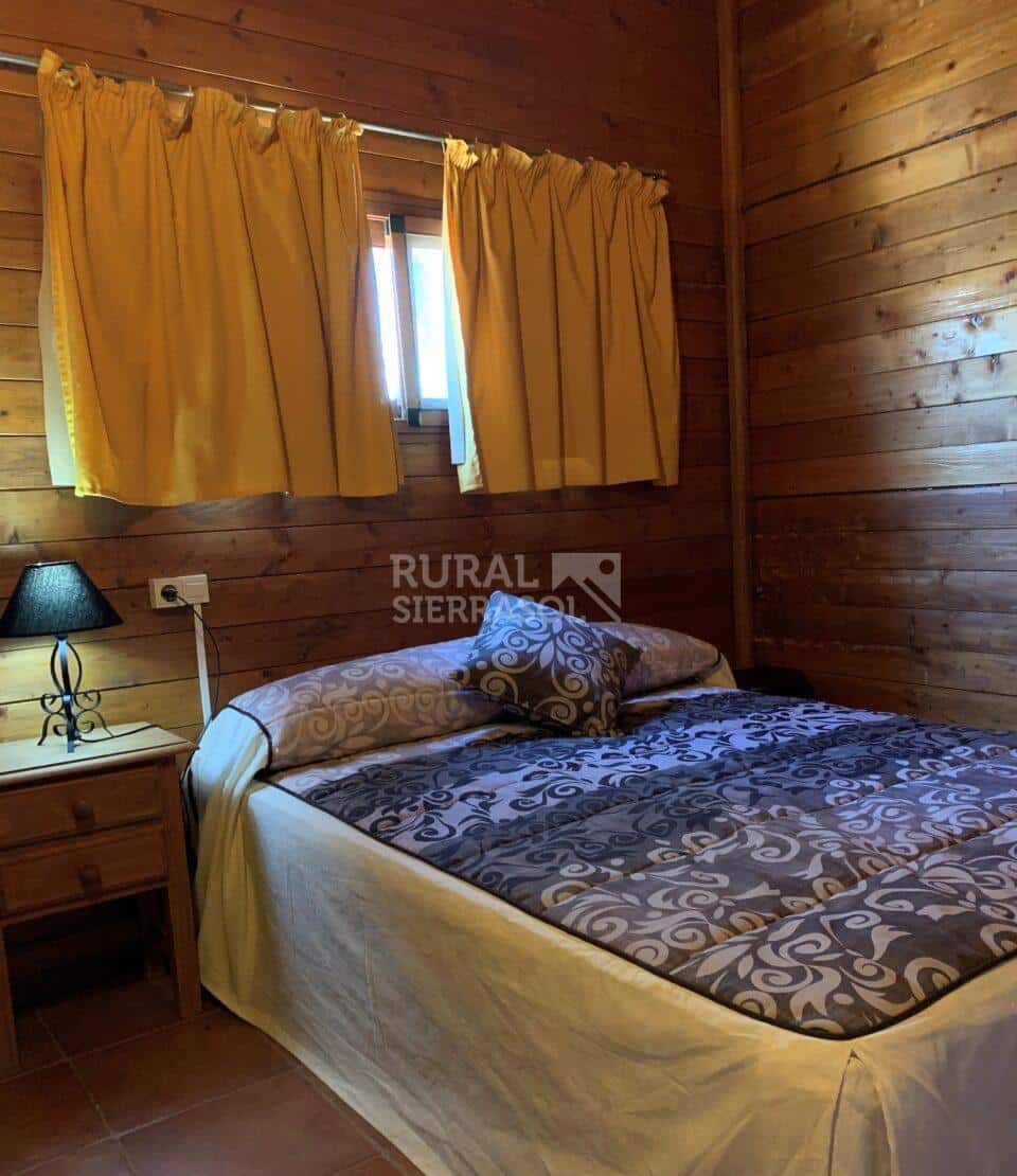 Cama de matrimonio de casa rural en Pozo Alcón (Jaén) referencia 2127