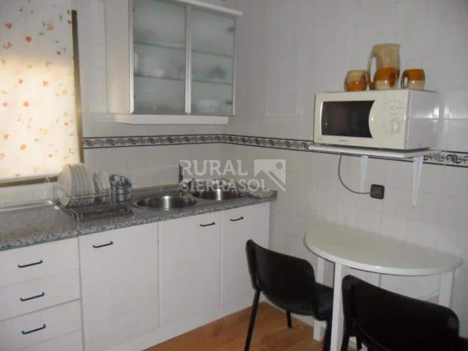 Cómoda Casa Rural en Prado del Rey, con chimenea y barbacoa - Imagen 9