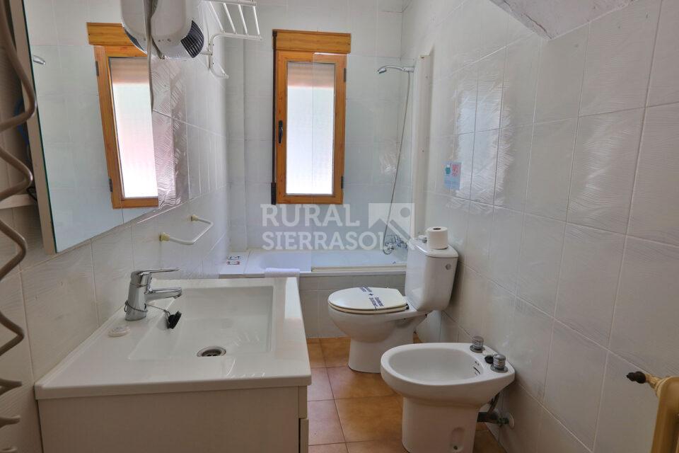 Confortable Alojamiento Rural para 5 personas, en Arroyo Frío, con calefacción y chimenea - Imagen 35