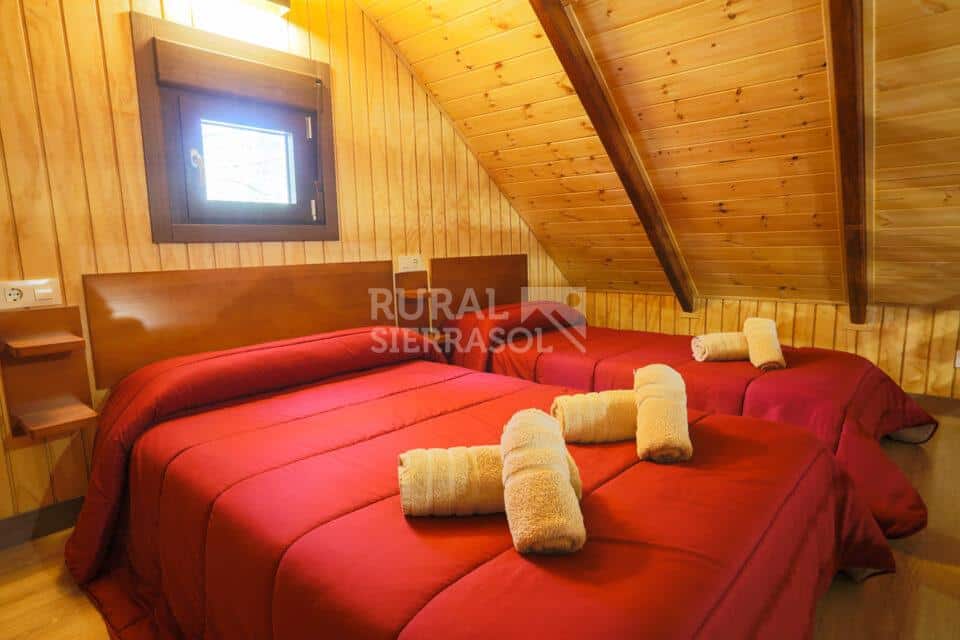 Espléndida Cabaña de Madera, para 5 personas, con piscina y wifi - Imagen 14