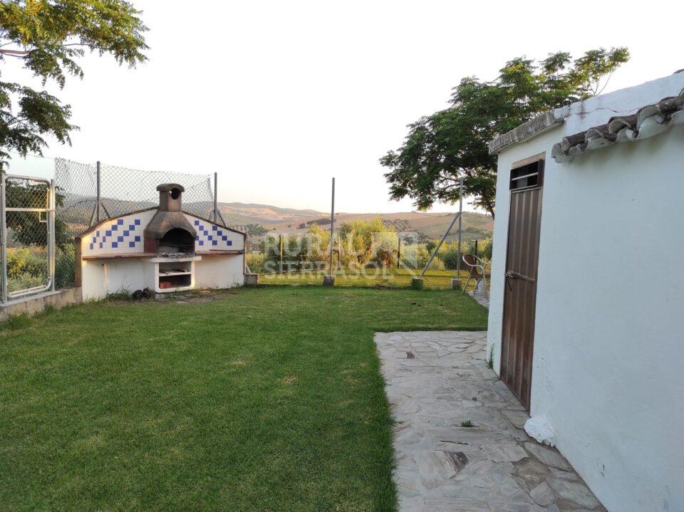 Cortijo en Prado del Rey con chimenea, piscina y barbacoa - Imagen 9