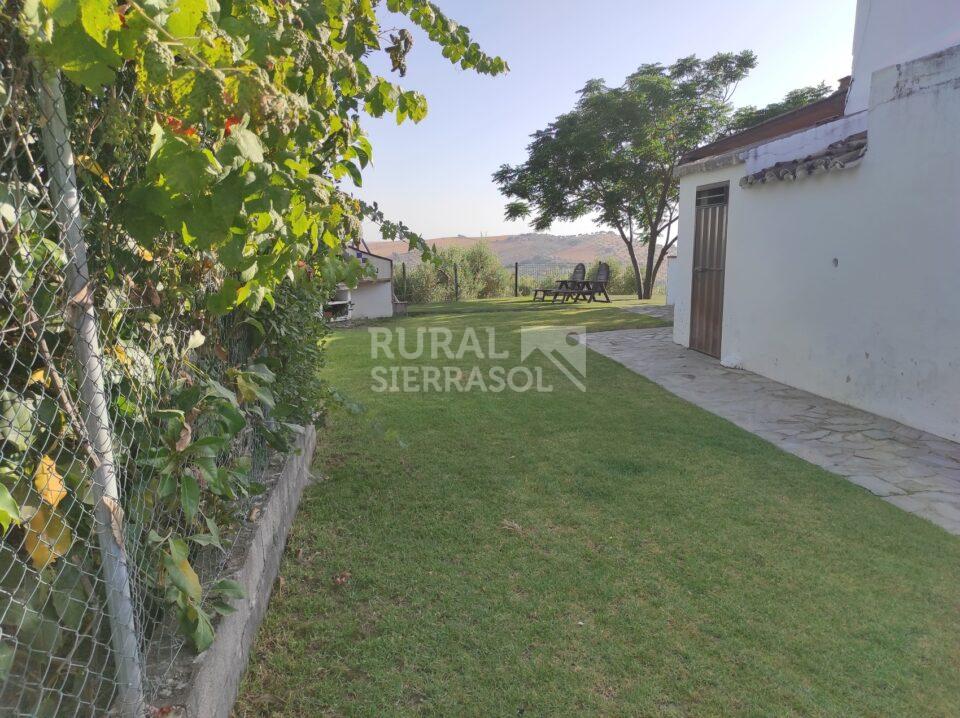 Cortijo en Prado del Rey con chimenea, piscina y barbacoa - Imagen 10
