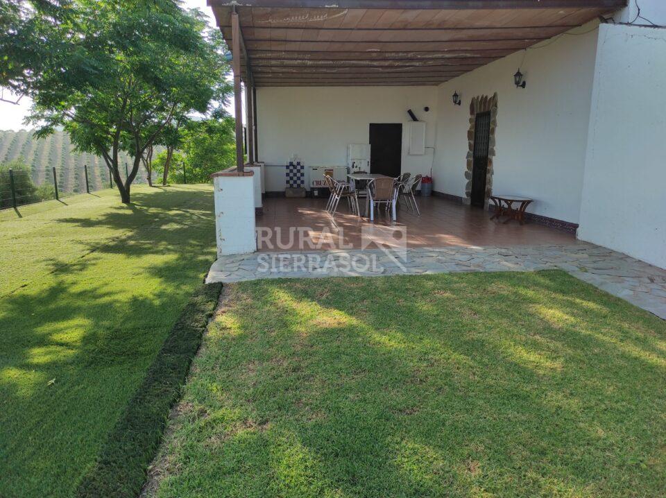Cortijo en Prado del Rey con chimenea, piscina y barbacoa - Imagen 2