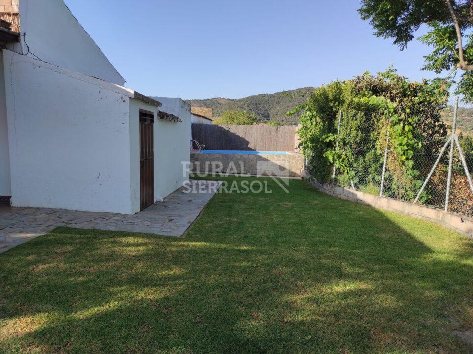 Cortijo en Prado del Rey con chimenea, piscina y barbacoa - Imagen 11