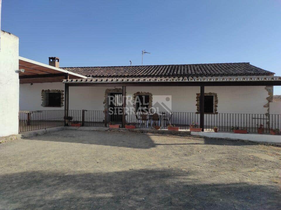 Cortijo en Prado del Rey con chimenea, piscina y barbacoa - Imagen 15
