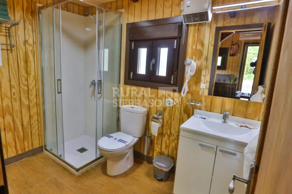 Confortable Cabaña de Madera en Arroyo Frío, para 4 personas, con piscina y aire acodicionado - Imagen 11