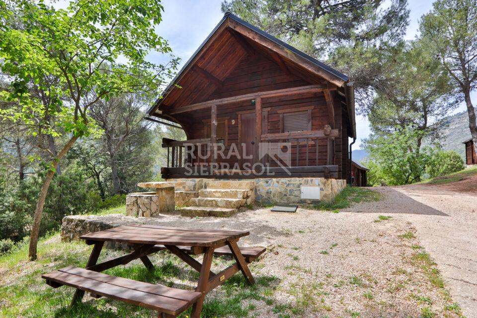 Confortable Cabaña de Madera en Arroyo Frío, para 4 personas, con piscina y aire acodicionado - Imagen 2