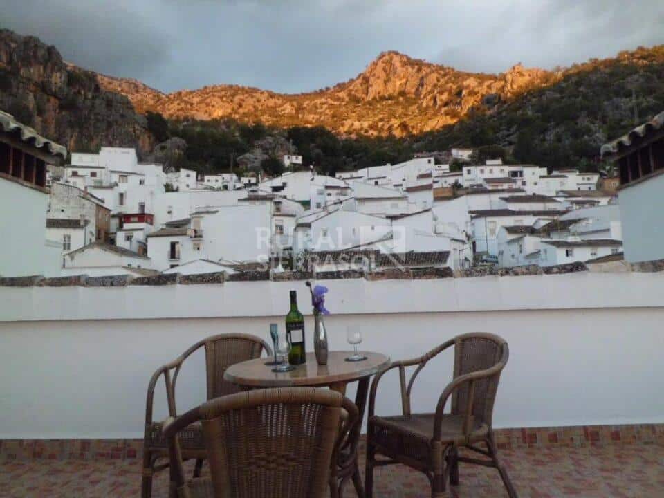Acogedor Apartamento Rural en Ubrique con chimenea, wi-fi y columna hidromasaje - Imagen 11
