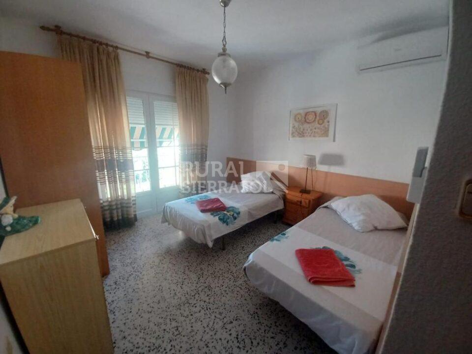 Acogedora Casa Rural en La Zubia, con chimenea y barbacoa - Imagen 9