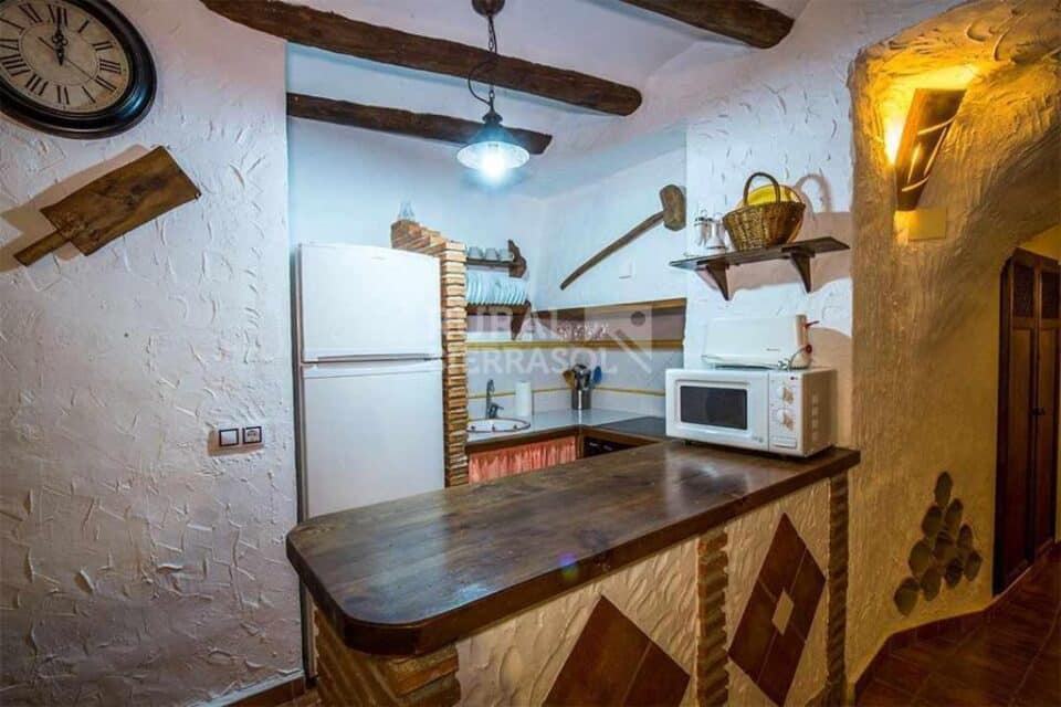 Amplia Casa Cueva con chimenea y calefacción, en Galera - Imagen 12