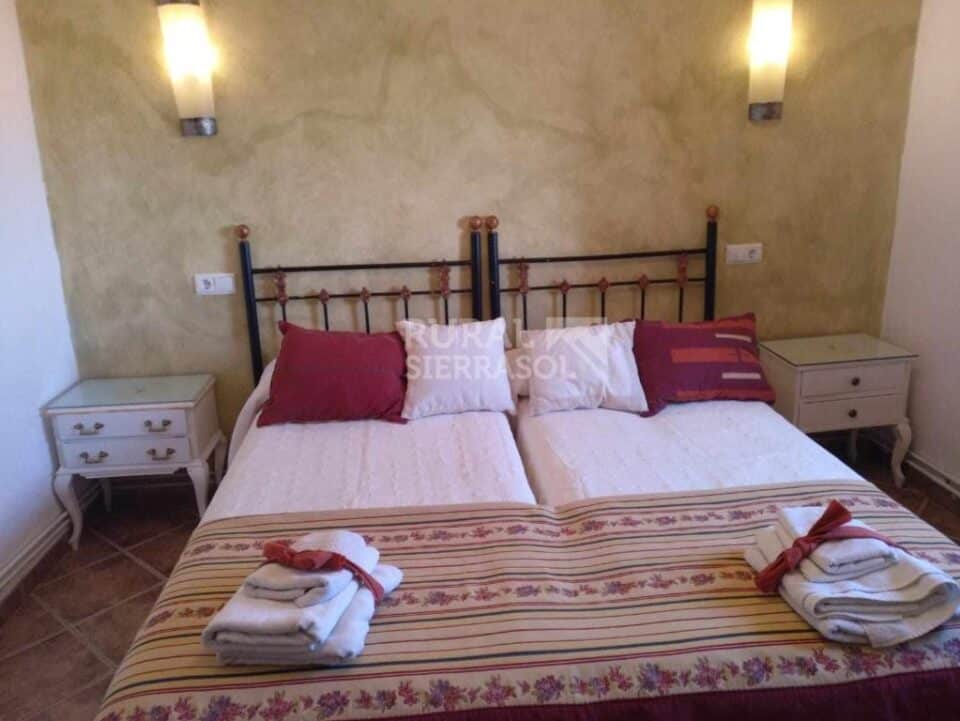 Espléndida Casa Rural en Freila, con piscina, barbacoa y wi-fi - Imagen 13