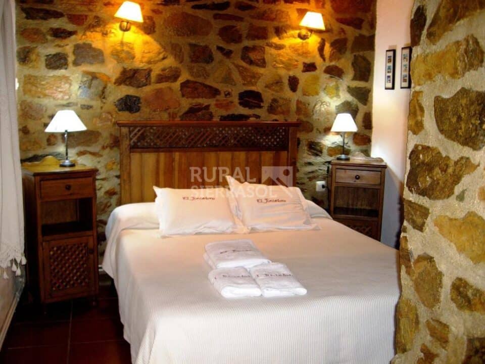 Fantástica Casa Rural en Valencia de Alcántara, con piscina y aire acondicionado - Imagen 14