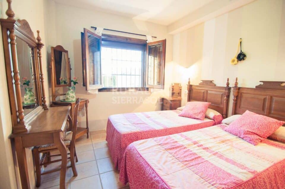 Espléndido Apartamento Rural en Torrejón El Rubio, con piscina y wifi - Imagen 11