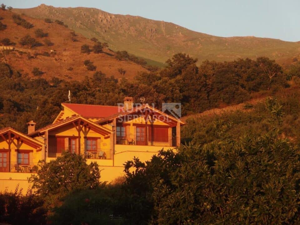 Confortable Casa Rural en Casas del Monte, con chimenea y wifi - Imagen 24