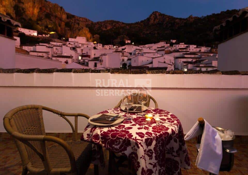 Acogedor Apartamento Rural en Ubrique con chimenea, wi-fi y columna hidromasaje - Imagen 16