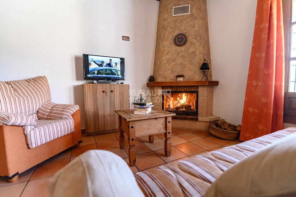 Acogedor Alojamiento Rural en Taberno, con chimenea, bañera hidromasaje y wifi - Imagen 16