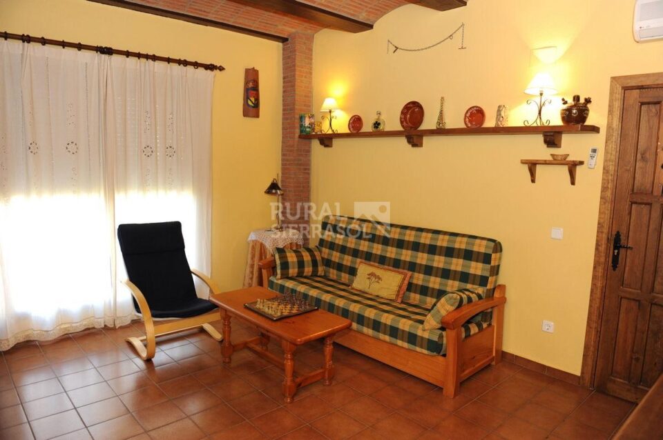 Hermoso Apartamento Rural en Torrejón El Rubio, con piscina y aire acondicionado - Imagen 36