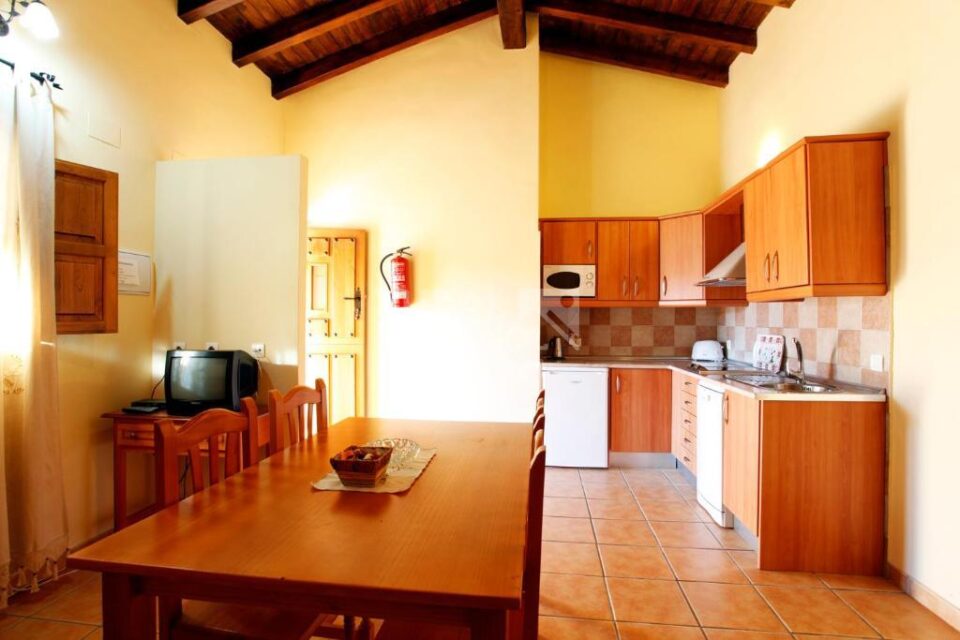 Conjunto Rural en Hervás, con piscina y cafetería - Imagen 18