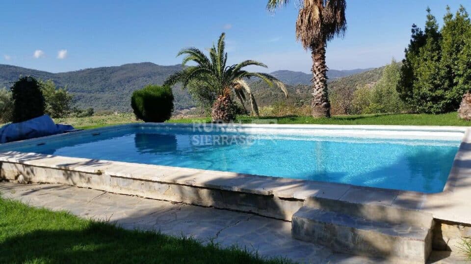 Amplia Casa Rural con piscina y amplio jardín, en Ubrique - Imagen 2