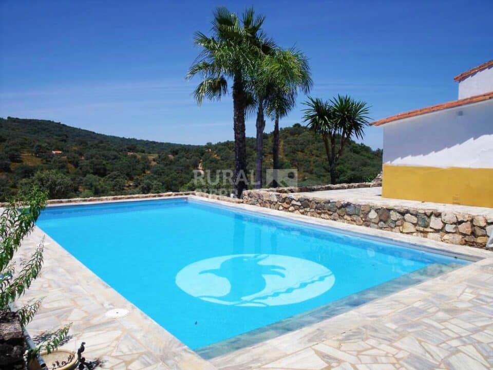 Acogedora Casa Rural en Cortegana, con piscina y barbacoa - Imagen 2