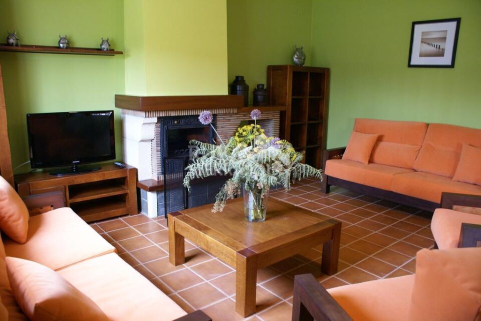 Magnífica Casa Rural en Cortegana, con piscina climatizada y wifi - Imagen 2
