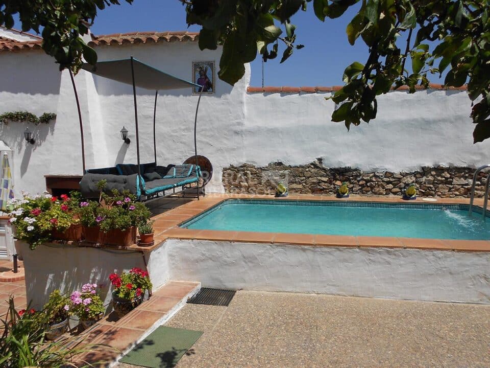 Confortable Casa Rural en El Real de La Jara, con piscina y barbacoa - Imagen 2