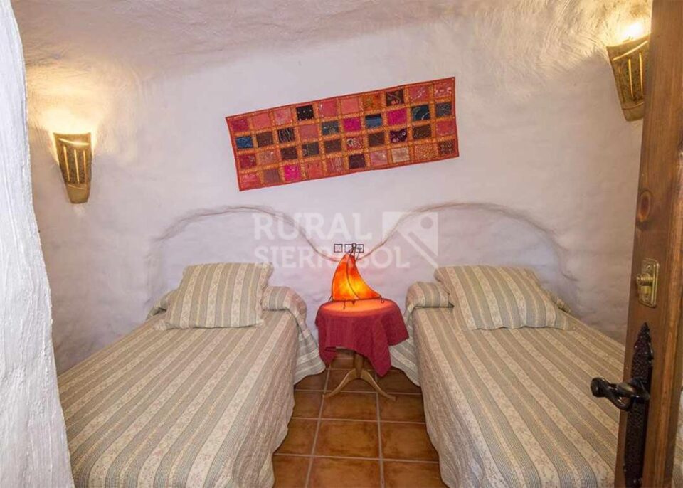 Acogedora Casa Cueva en Galera, cerca del Parque Narural Sierra de Castril - Imagen 2