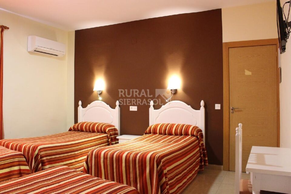 Hostal en el centro histórico de Granada - Imagen 2