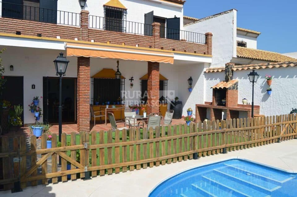 Espléndida Casa Rural en Hornachuelos, con piscina, barbacoa y aire acondicionado - Imagen 2