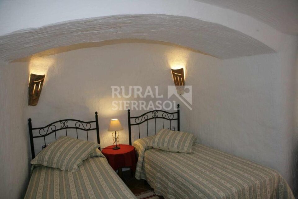 Acogedora Casa Cueva en Orce, con chimenea y barbacoa - Imagen 2