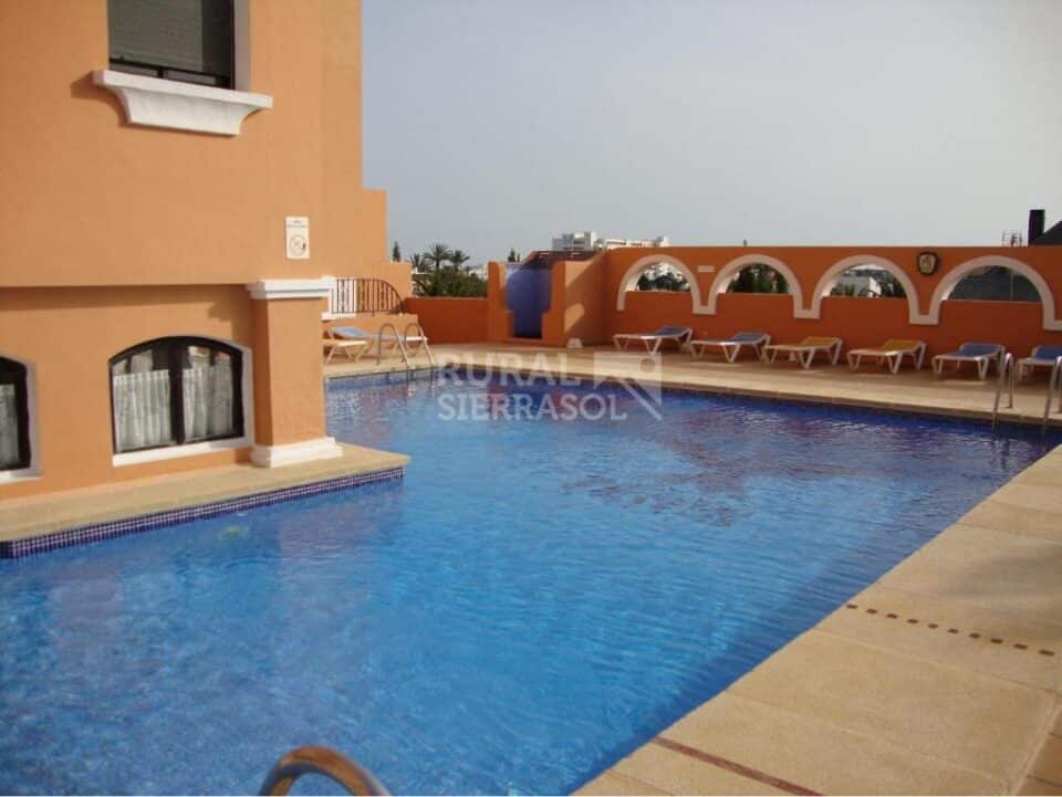 Acogedor Apartamento en Roquetas de Mar, con piscina - Imagen 2