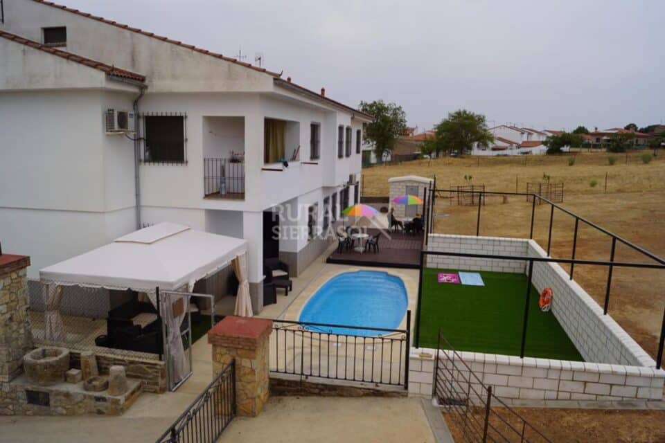 Hermoso Apartamento Rural en Torrejón El Rubio, con piscina y aire acondicionado - Imagen 2