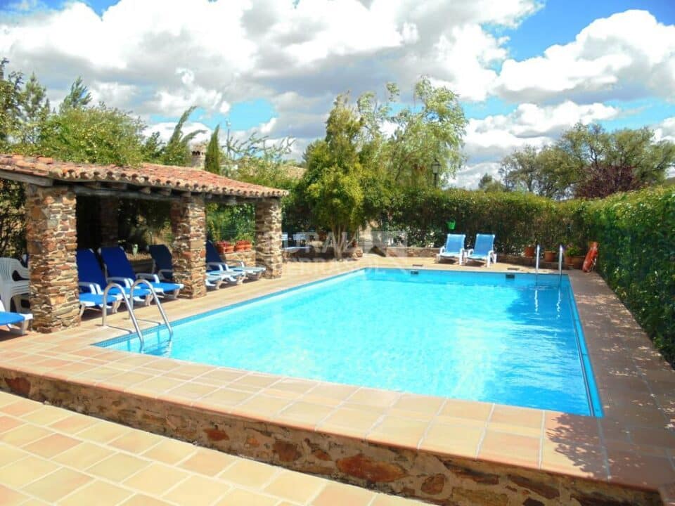Preciosa Casa Rural en Valencia de Alcántara, con piscina aire acondicionado y wifi - Imagen 2