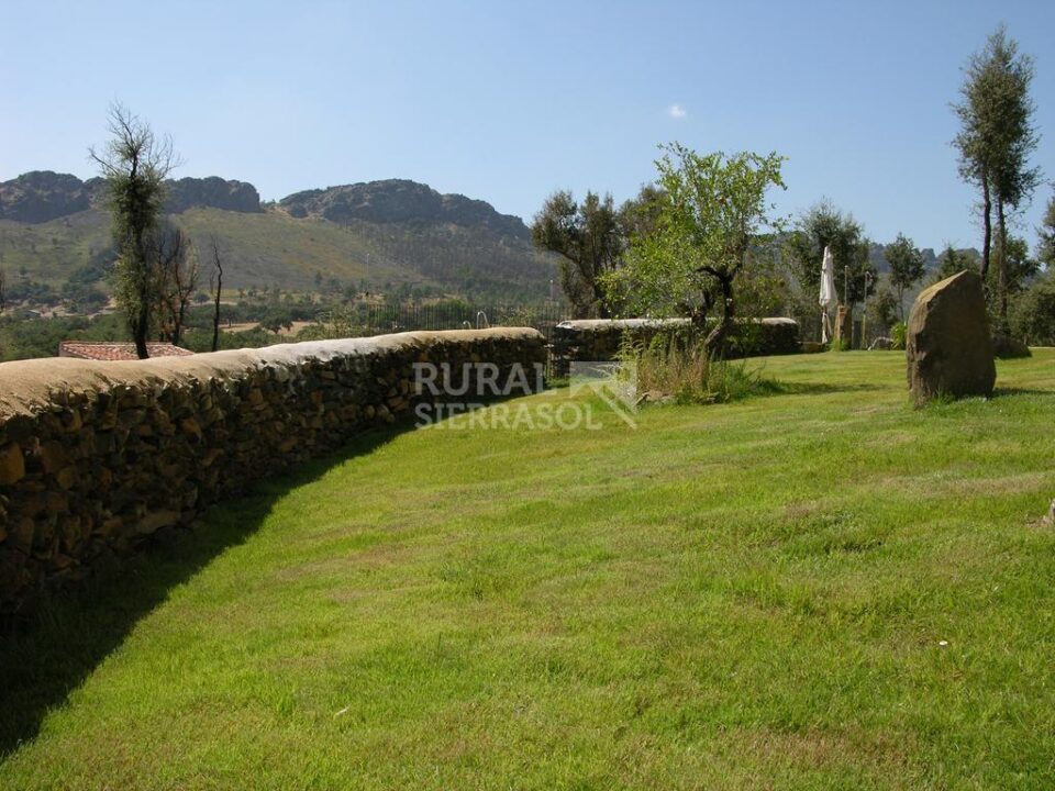 Fascinante Casa Rural en Valencia de Alcántara, con piscina y wifi - Imagen 2