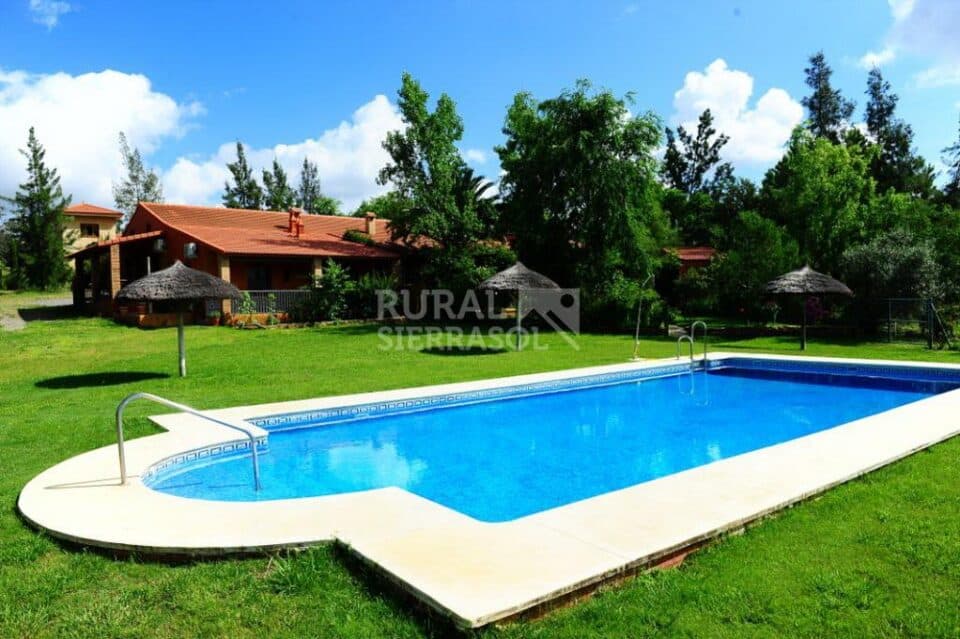 Confortable Casa Rural con piscina, pista de pádel y aire acondicionado en la Sierra de Aracena - Imagen 2