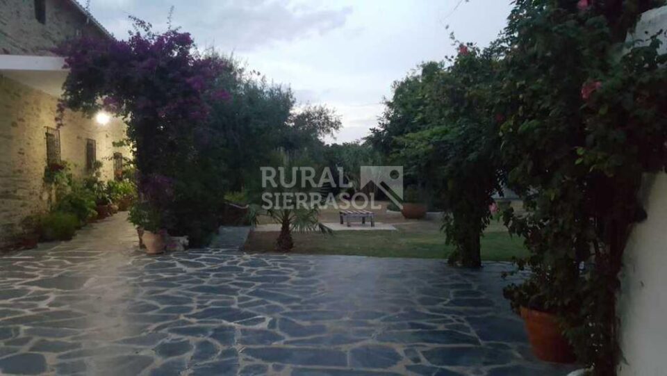 Centenaria Casa Rural con enorme jardín en Aldeacentenera - Imagen 92