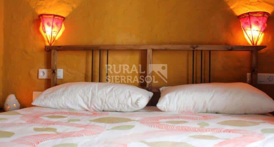 Acogedor Apartamento Rural en Ubrique con chimenea, wi-fi y columna hidromasaje - Imagen 3