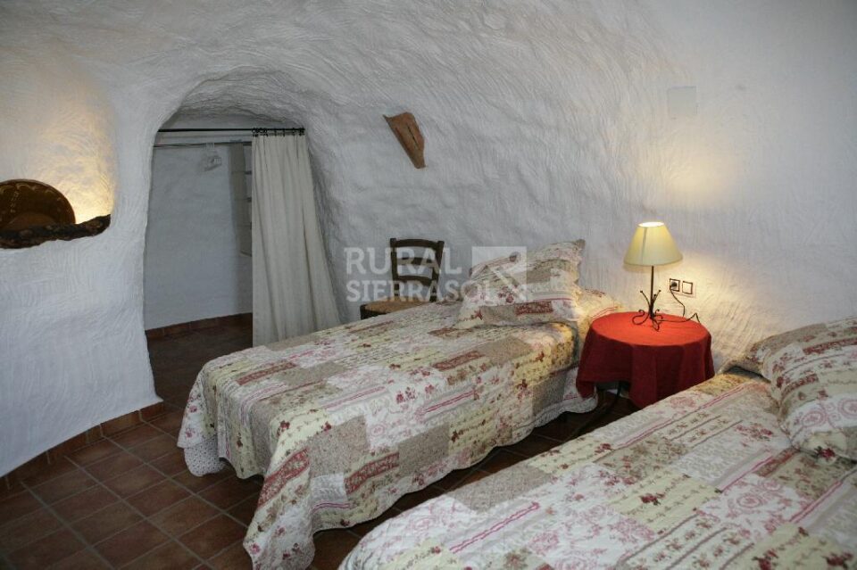Amplia Casa Cueva con chimenea y calefacción, en Galera - Imagen 3