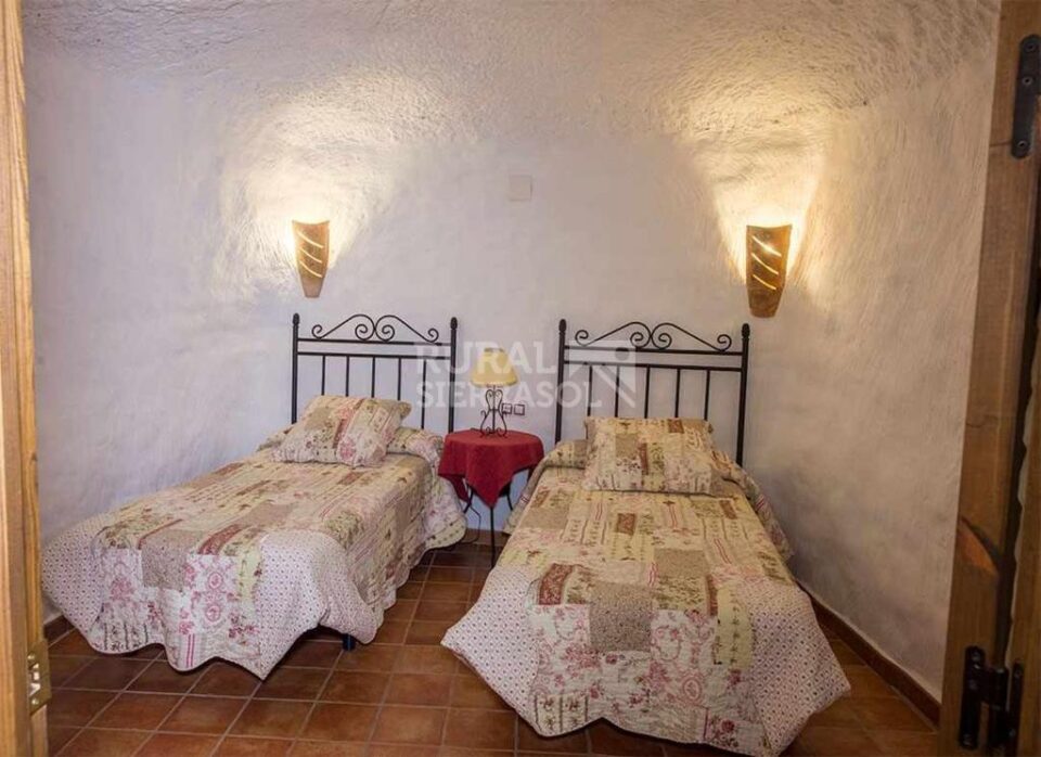 Marvillosa Casa Cueva en Galera, con chimenea y barbacoa - Imagen 3