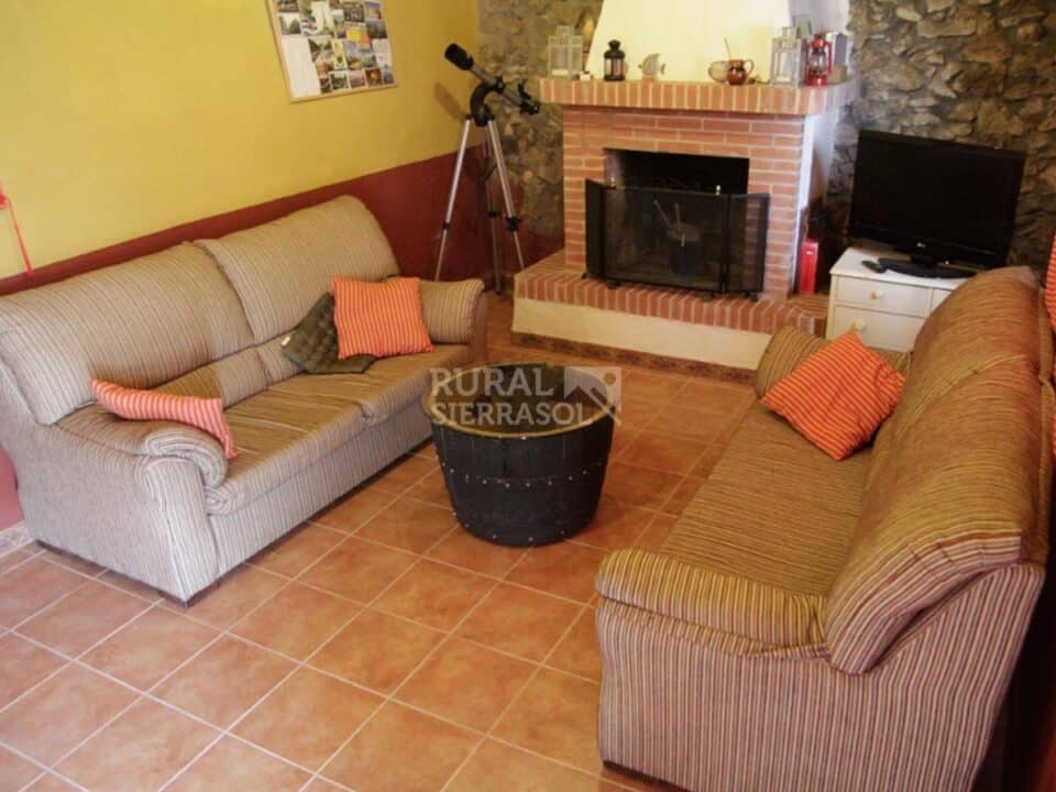 Confortable Casa Rural en El Real de La Jara, con piscina y barbacoa - Imagen 35