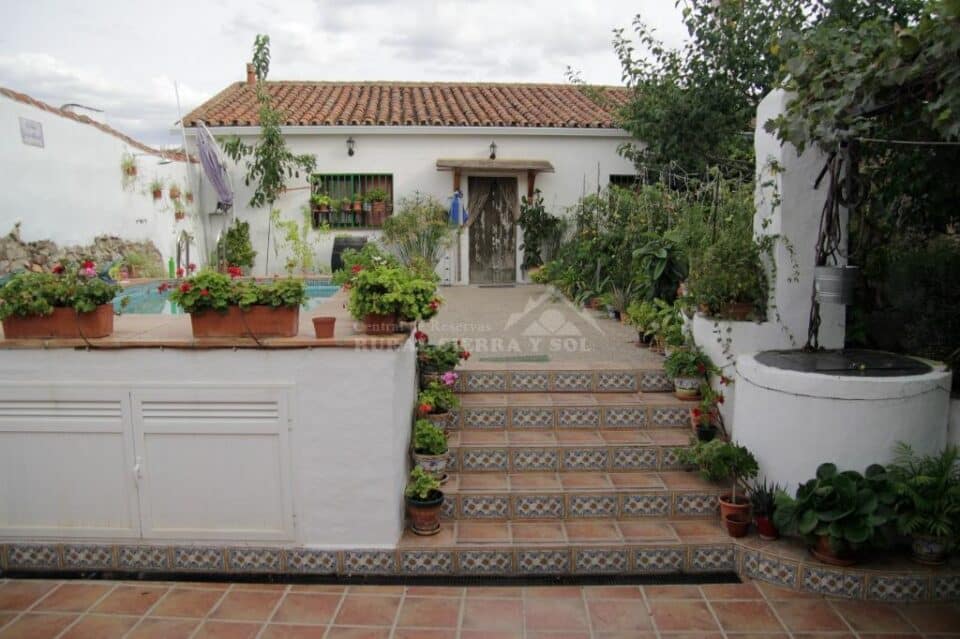 Confortable Casa Rural en El Real de La Jara, con piscina y barbacoa - Imagen 3