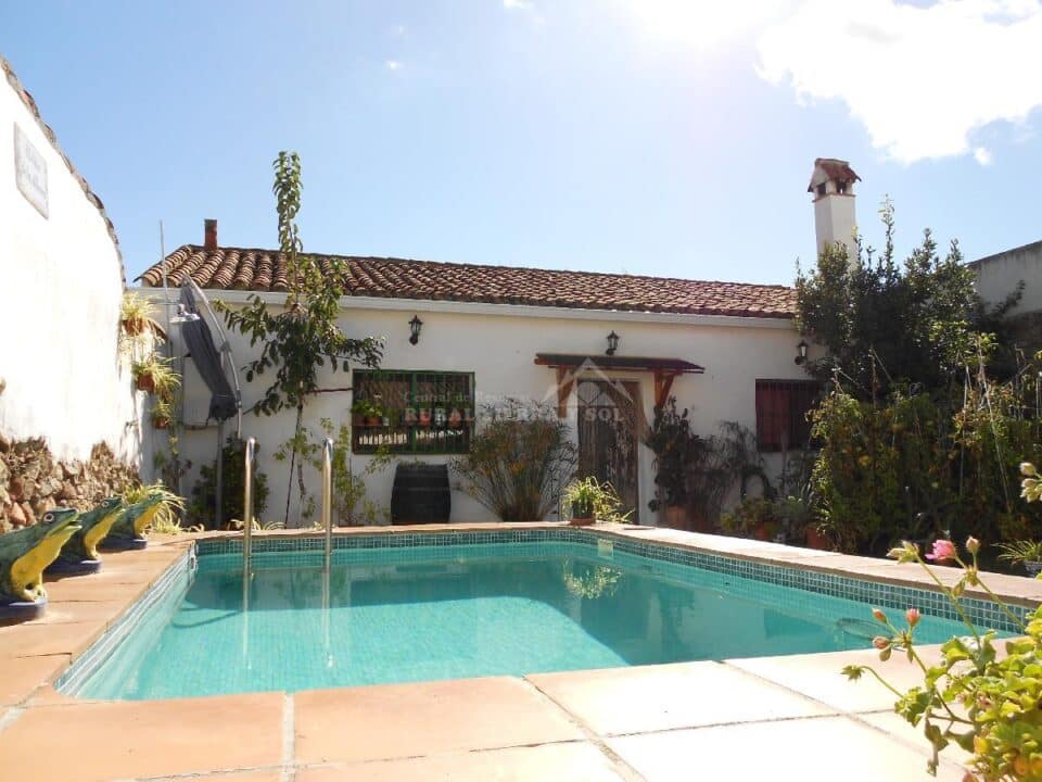 Confortable Casa Rural en El Real de La Jara, con piscina y barbacoa - Imagen 11